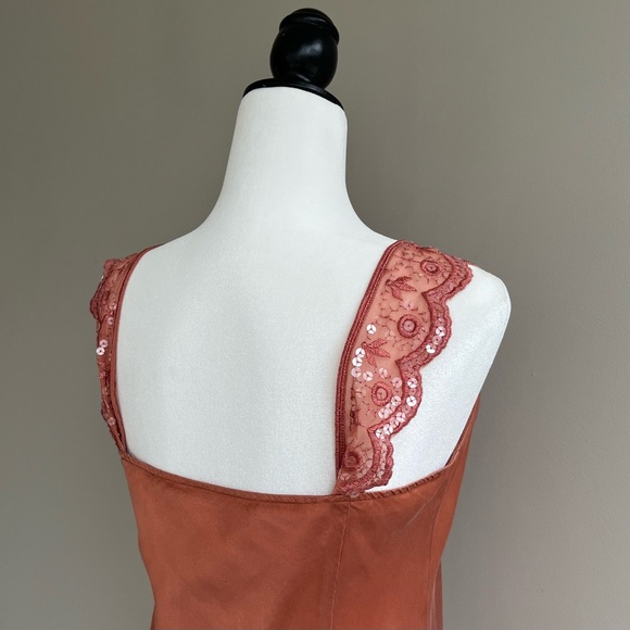 Silky satin camisole with lace and sequins - Picture 6 of 10